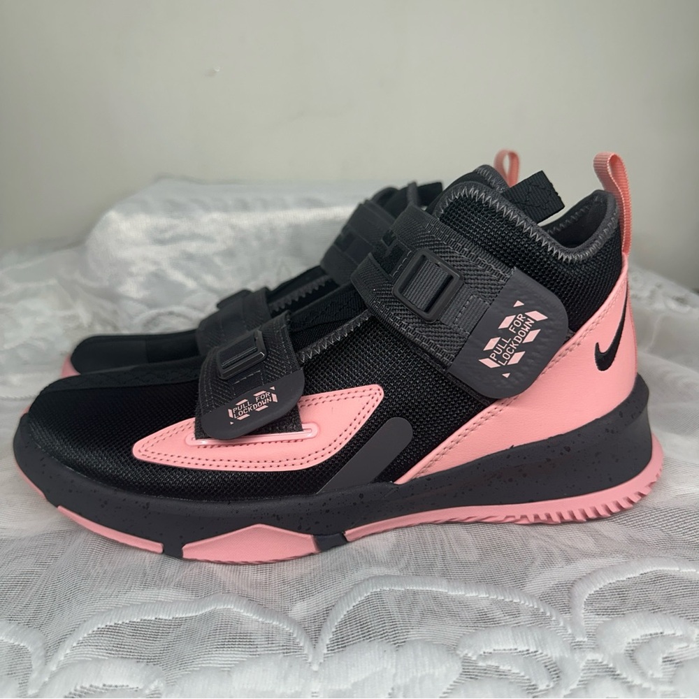 Nike Kids Lebron James Soldier Xlll Basketball Shoes Black AR7585 005 Size 5.5 Y